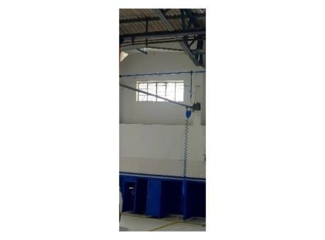 Installed industrial compressed-air piping and pipework