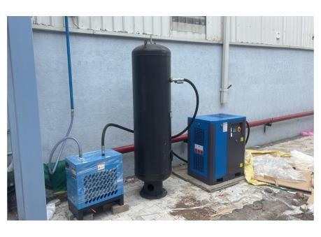 Compressor and compressed-air treatment installation reference from Vayu