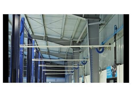 Workshop air distribution serving workstations